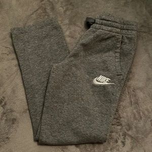 NIKE Boys Gray Sweatpants Youth Medium
